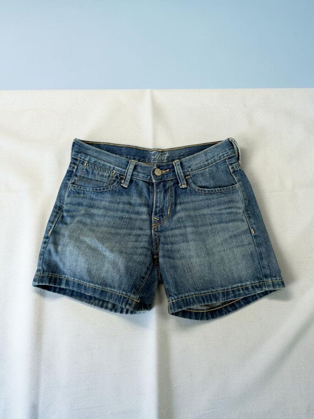 OLD NAVY Women's Flirt Denim Medium Wash Shorts Size 0